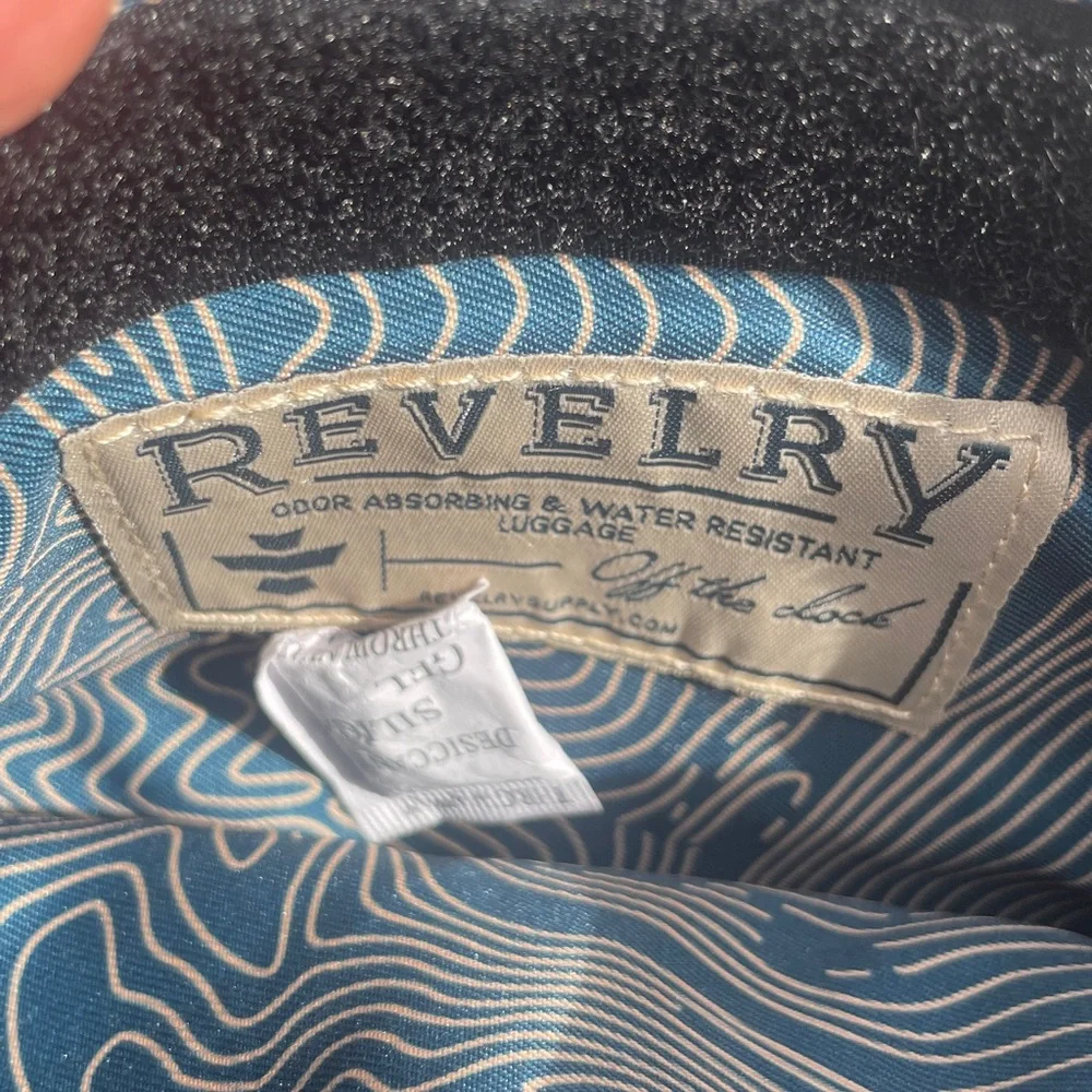 MUV Revelry Supply The Broker Smell Proof Zippered Stash Bag NWT Army Green